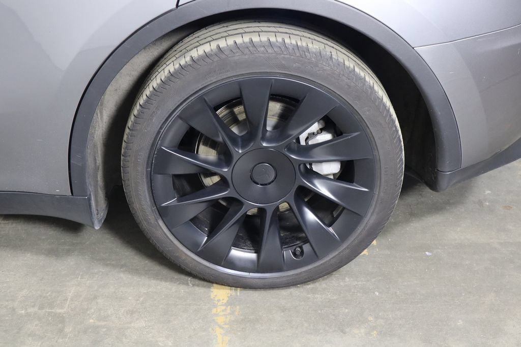 Used 2024 Tesla Model Y Long Range AWD/4WD image 47