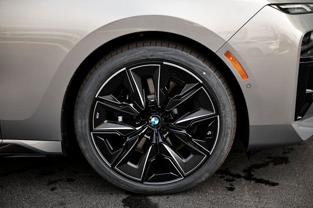 New 2026 BMW 740i w/ Premium Package image 4