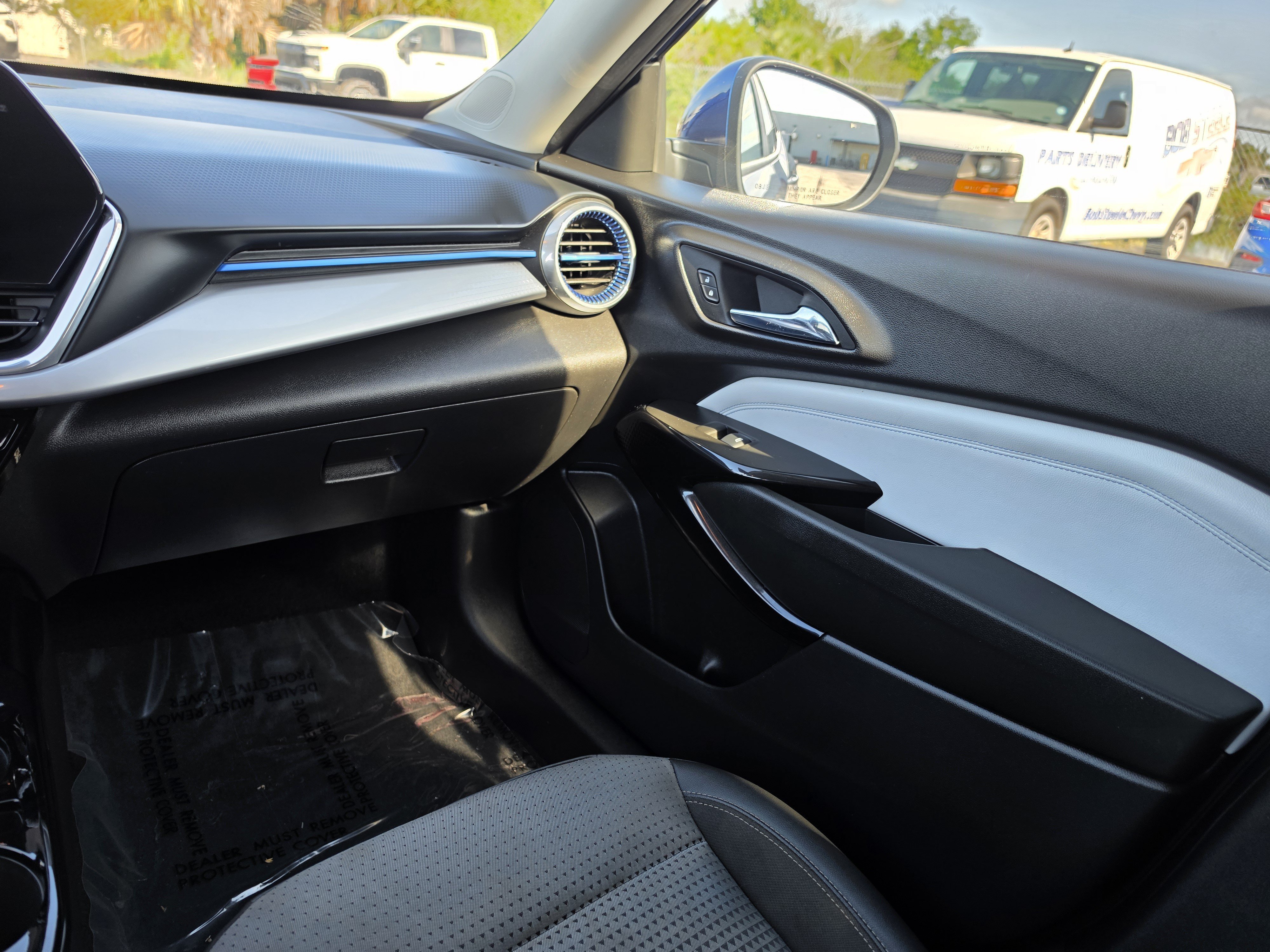 Certified 2024 Chevrolet Trax LT w/ Sunroof Package FWD image 9