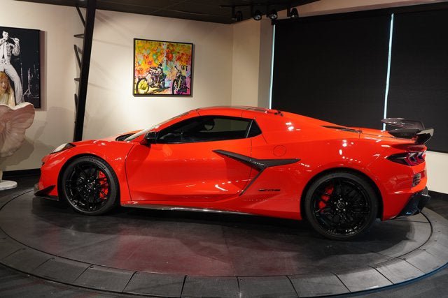 Used 2024 Chevrolet Corvette Z06 w/ Z07 Performance Package RWD image 5