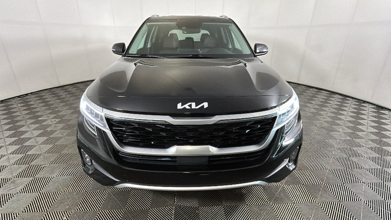 Used 2022 Kia Seltos SX w/ Sunroof Package AWD/4WD image 9