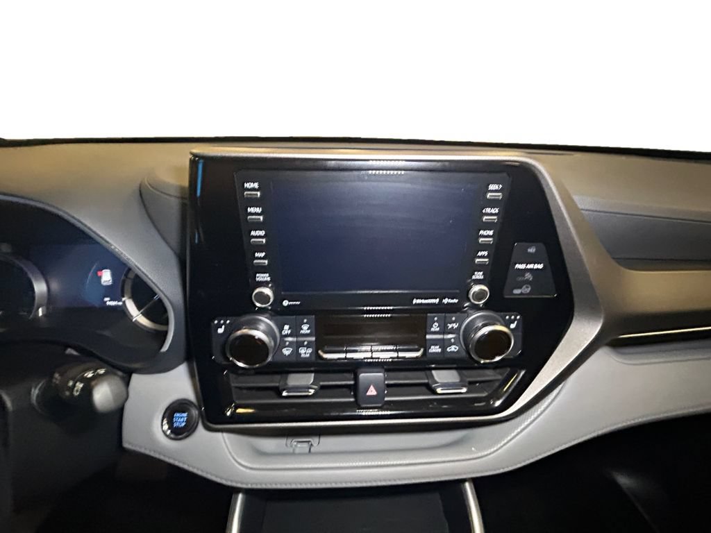 Used 2022 Toyota Highlander XLE AWD/4WD image 10