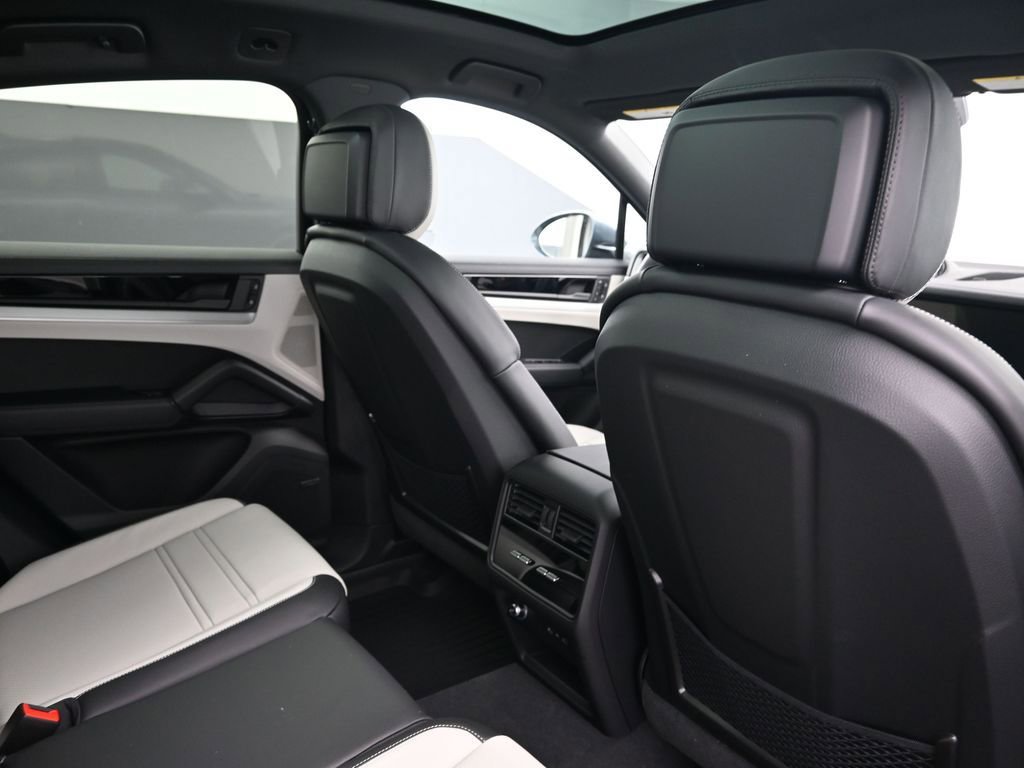 New 2026 Porsche Cayenne Coupe image 7