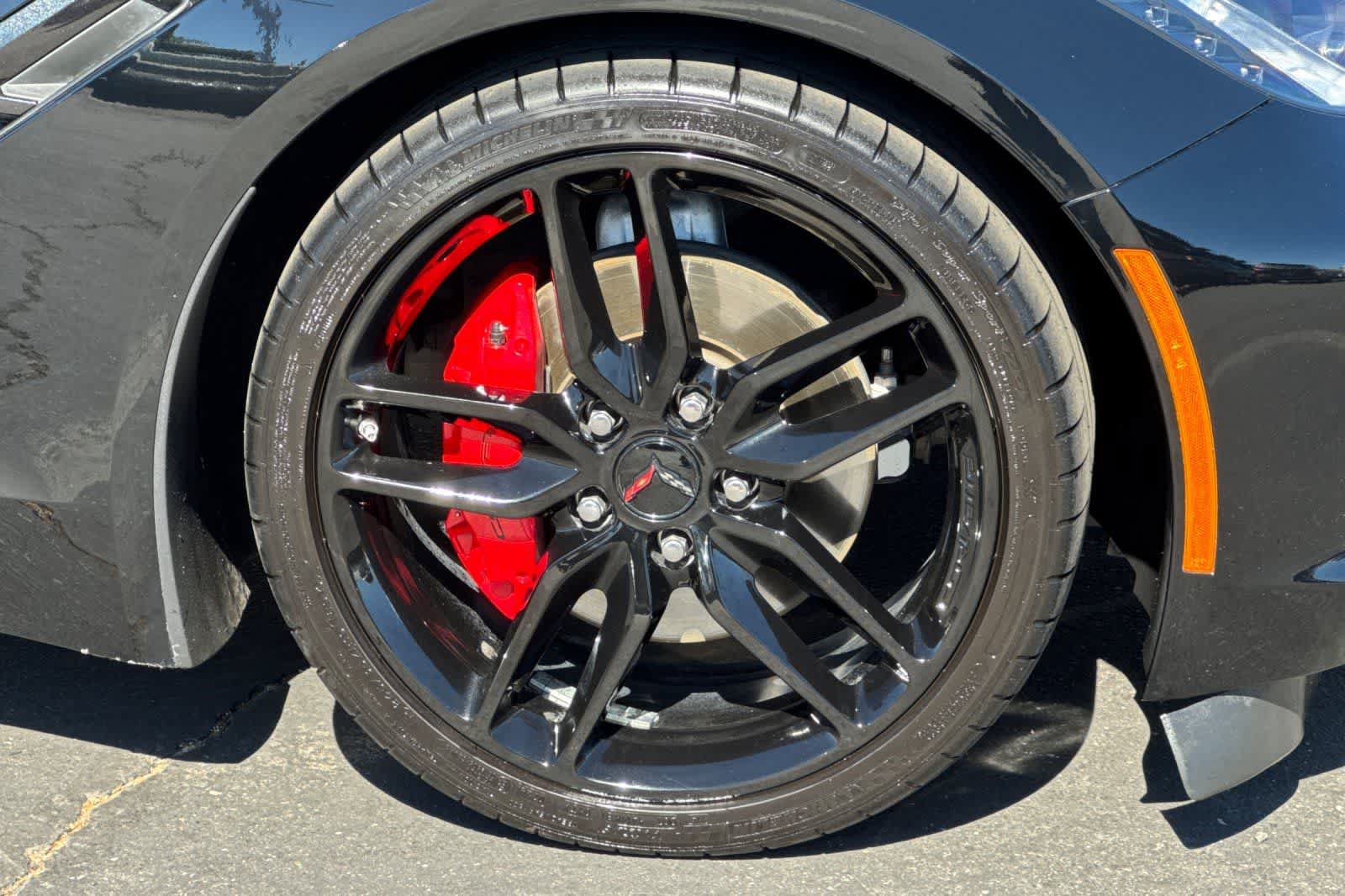 Used 2019 Chevrolet Corvette Stingray Coupe w/ Carbon Flash Badge Package RWD image 27