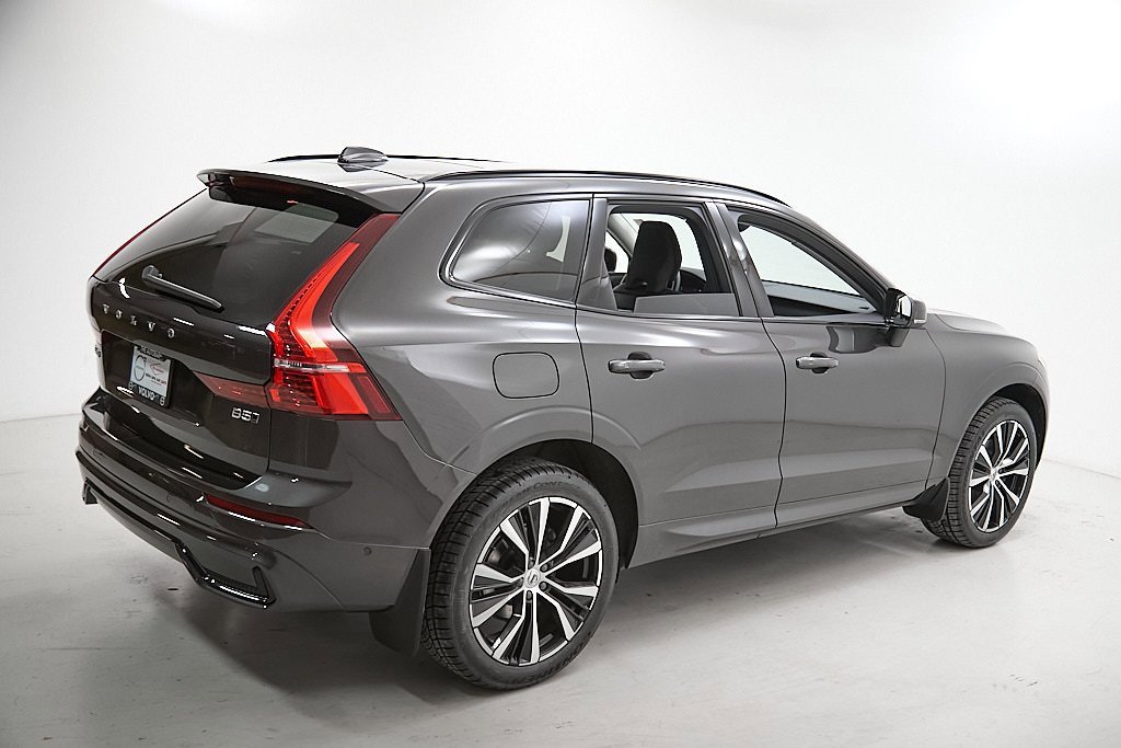 Certified 2023 Volvo XC60 B5 Ultimate w/ Climate Package image 9