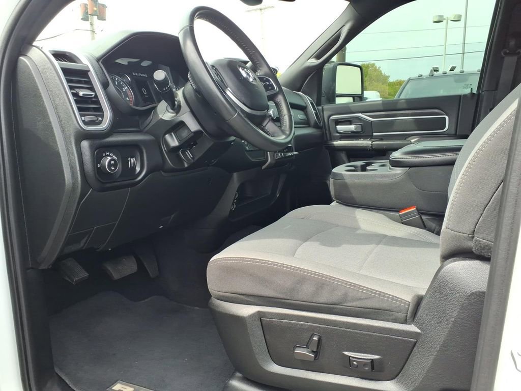 Used 2024 RAM 3500 Big Horn AWD/4WD image 12