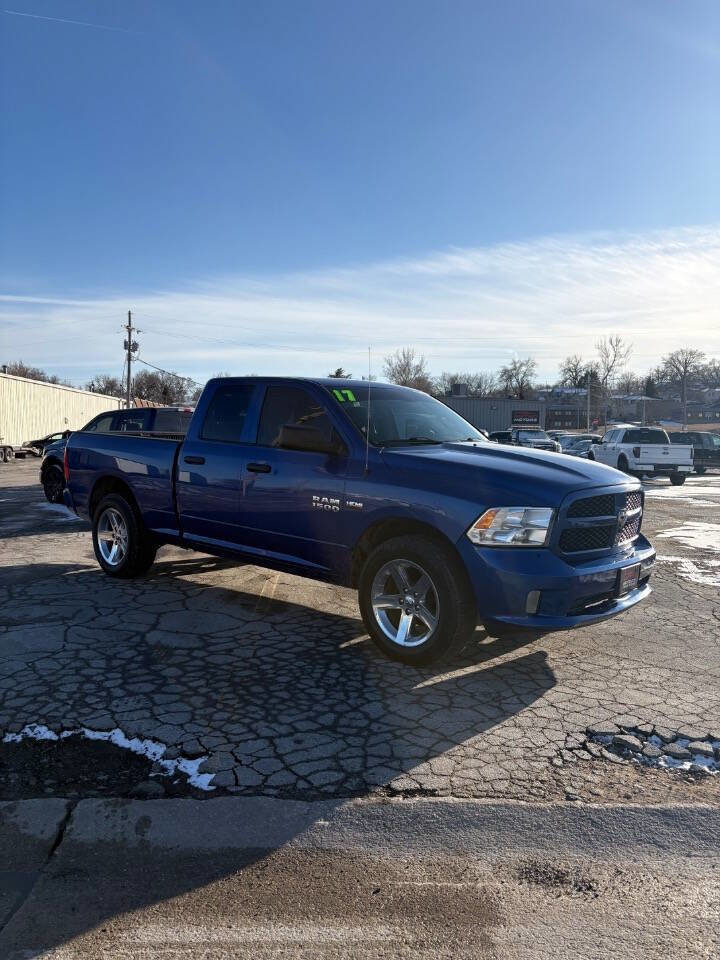 Used 2017 RAM 1500 Express image 3