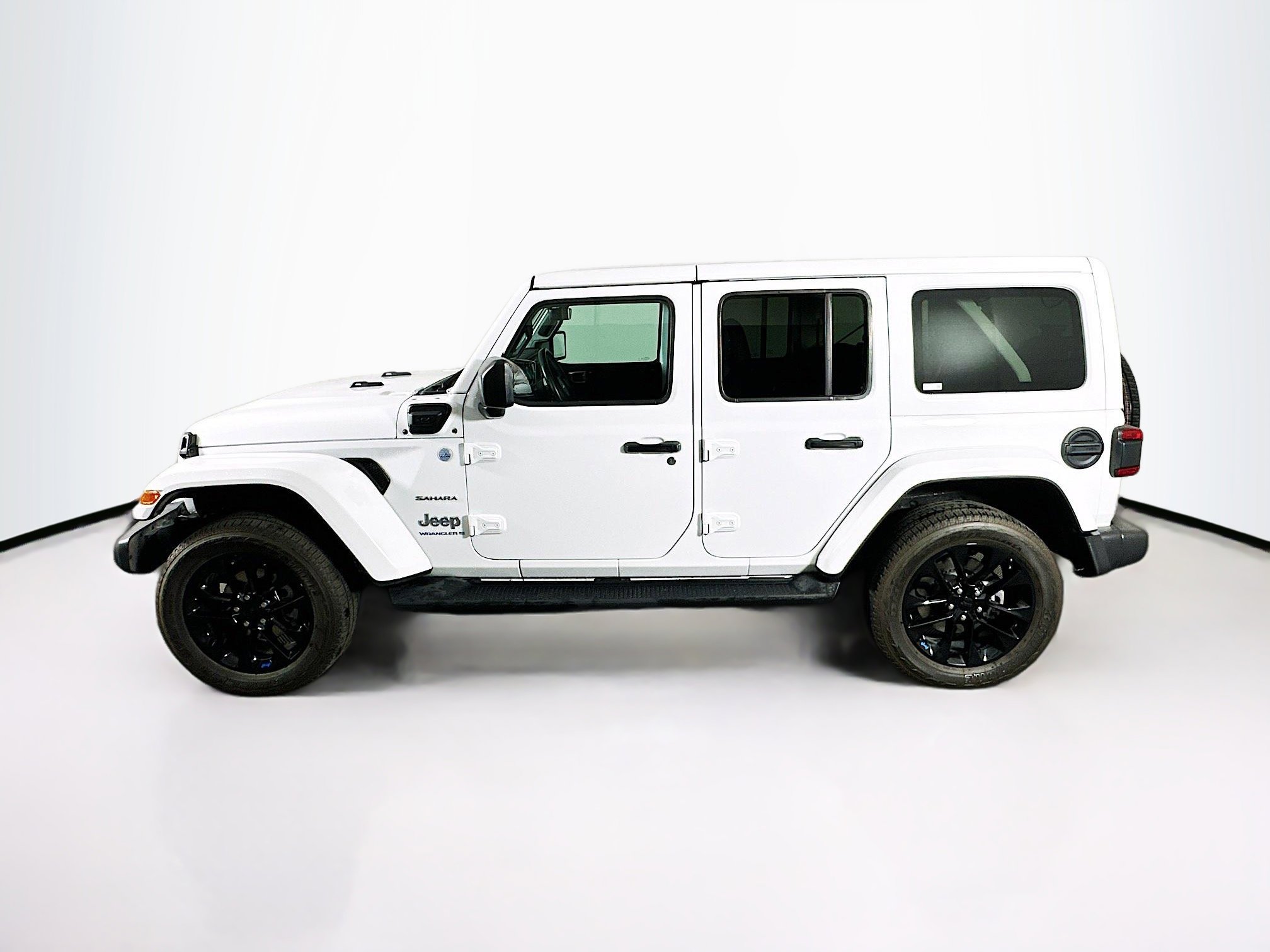 Used 2023 Jeep Wrangler Sahara w/ Cold Weather Group image 4