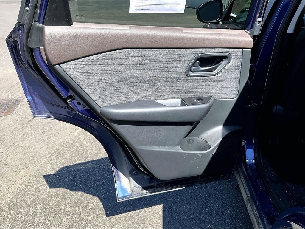 Used 2023 Nissan Rogue S AWD/4WD image 20