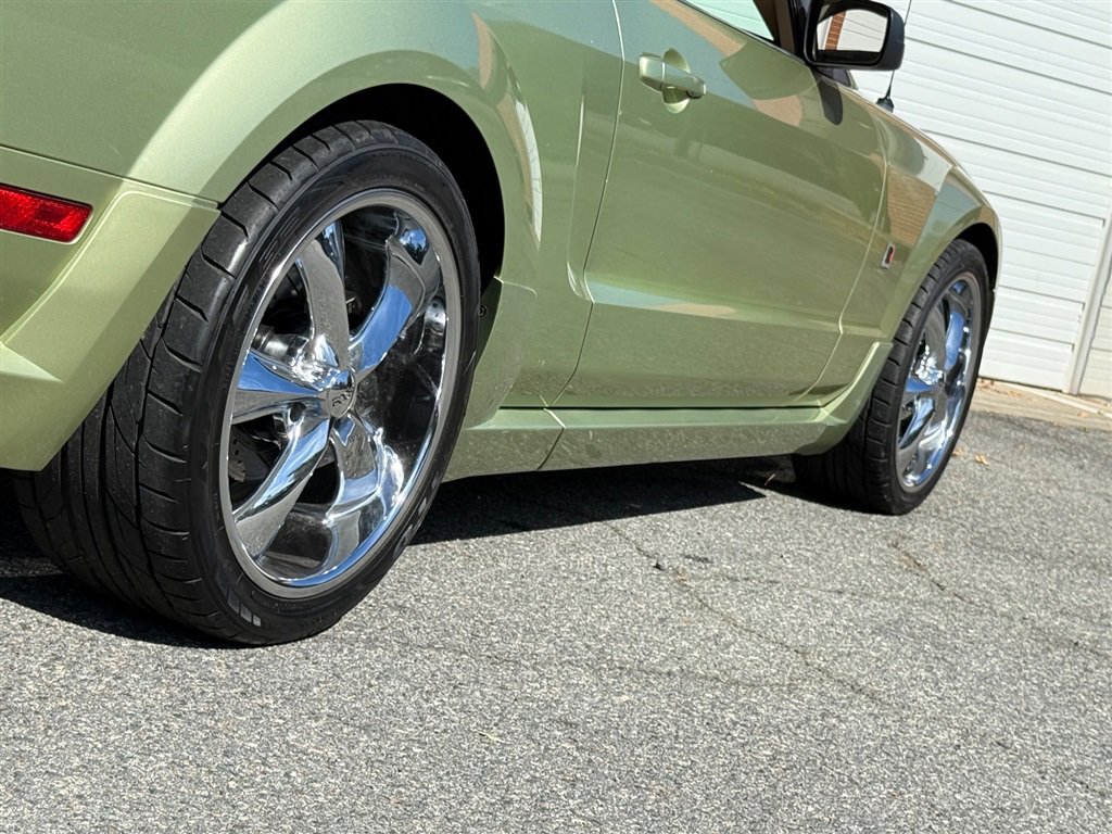 Used 2005 Ford Mustang GT Premium image 33