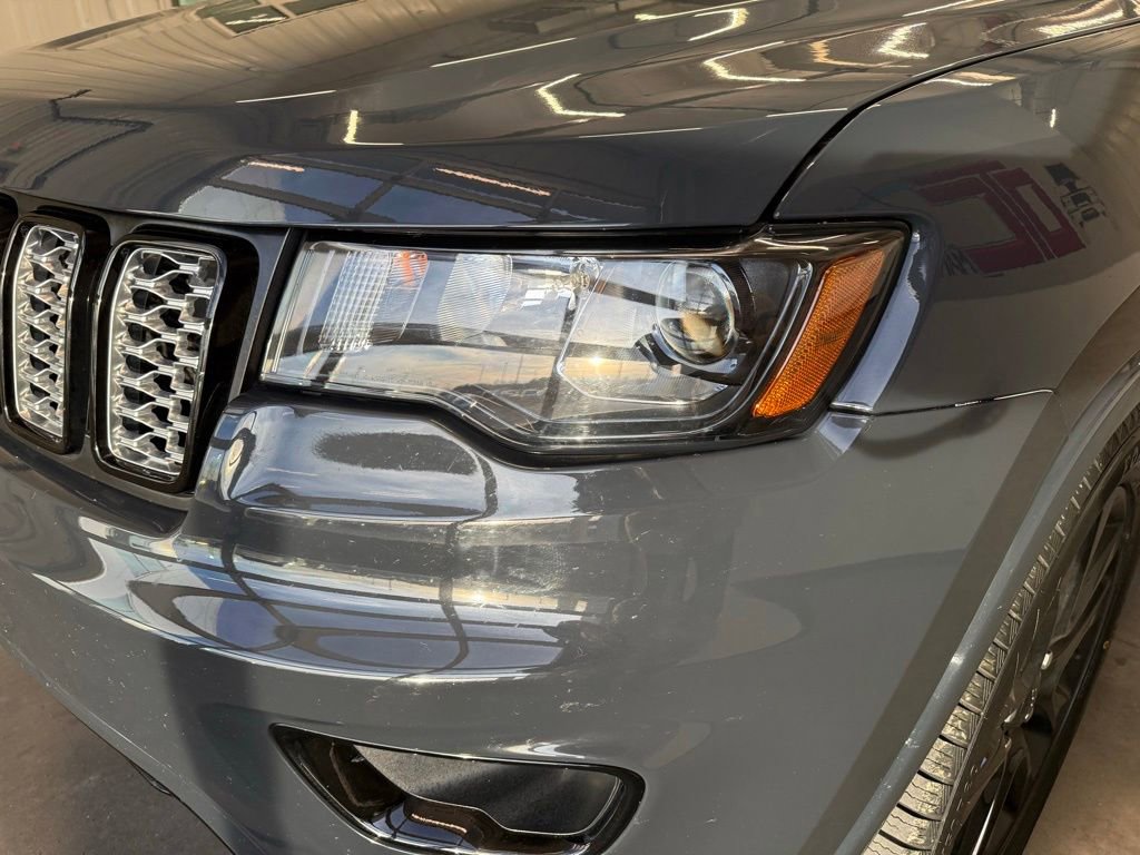 Used 2018 Jeep Grand Cherokee Altitude image 22