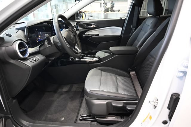 New 2026 Chevrolet Trax LT w/ Sunroof Package FWD image 9