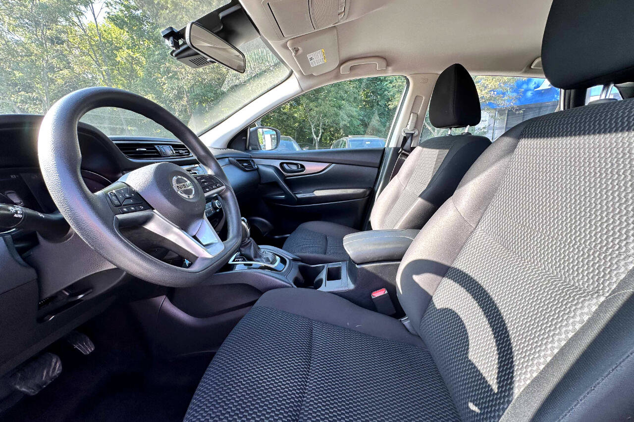 Used 2021 Nissan Rogue Sport S image 11