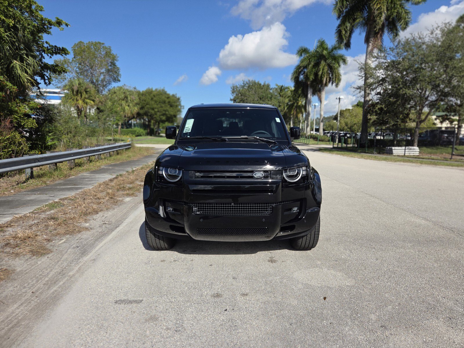 New 2026 Land Rover Defender 130 X-Dynamic SE image 5