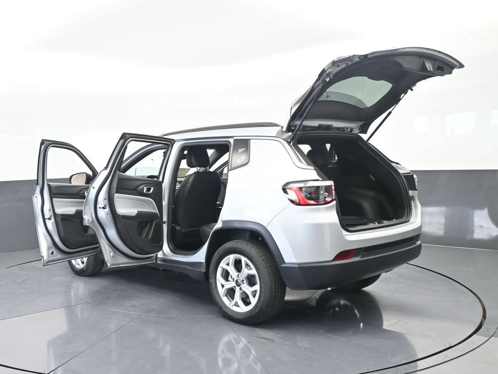 Used 2025 Jeep Compass Latitude AWD/4WD image 45