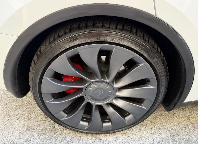 Used 2023 Tesla Model Y Performance AWD/4WD image 25