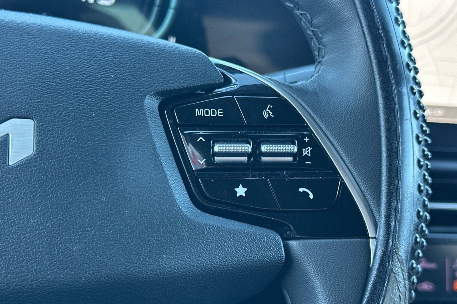 Certified 2025 Kia Niro EX w/ EX Cold Weather Package image 38