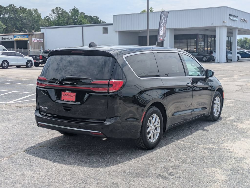 New 2027 Chrysler Pacifica Select FWD image 7
