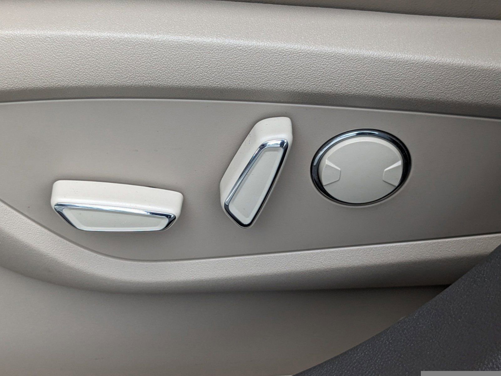 Certified 2023 Lincoln Nautilus Reserve w/ Equipment Group 201A image 21