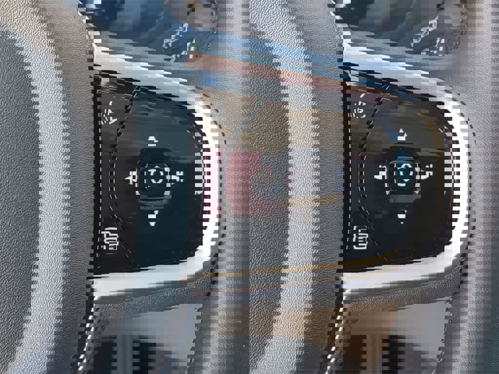 Used 2025 Volvo XC60 B5 Plus image 23