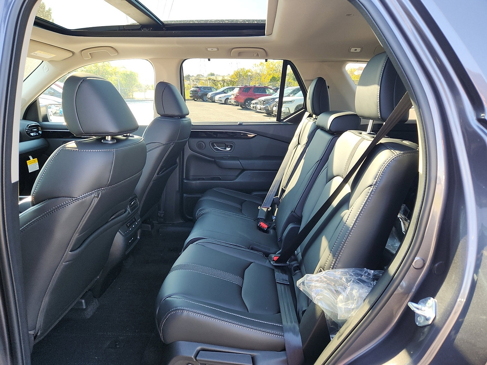 New 2025 Honda Pilot Touring image 6