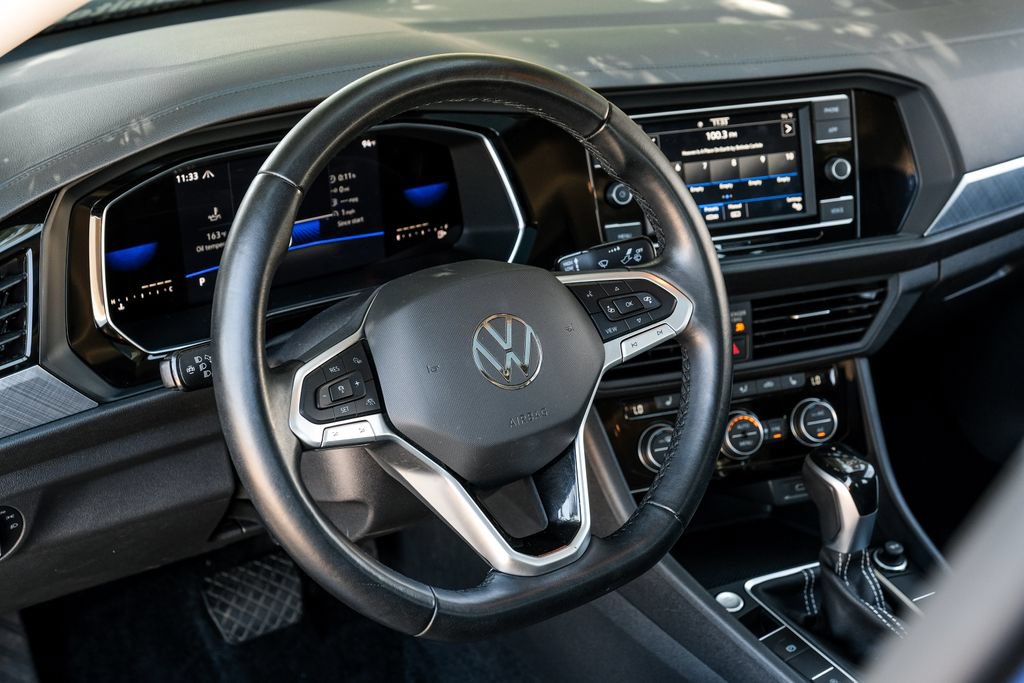 Used 2022 Volkswagen Jetta SE FWD image 4