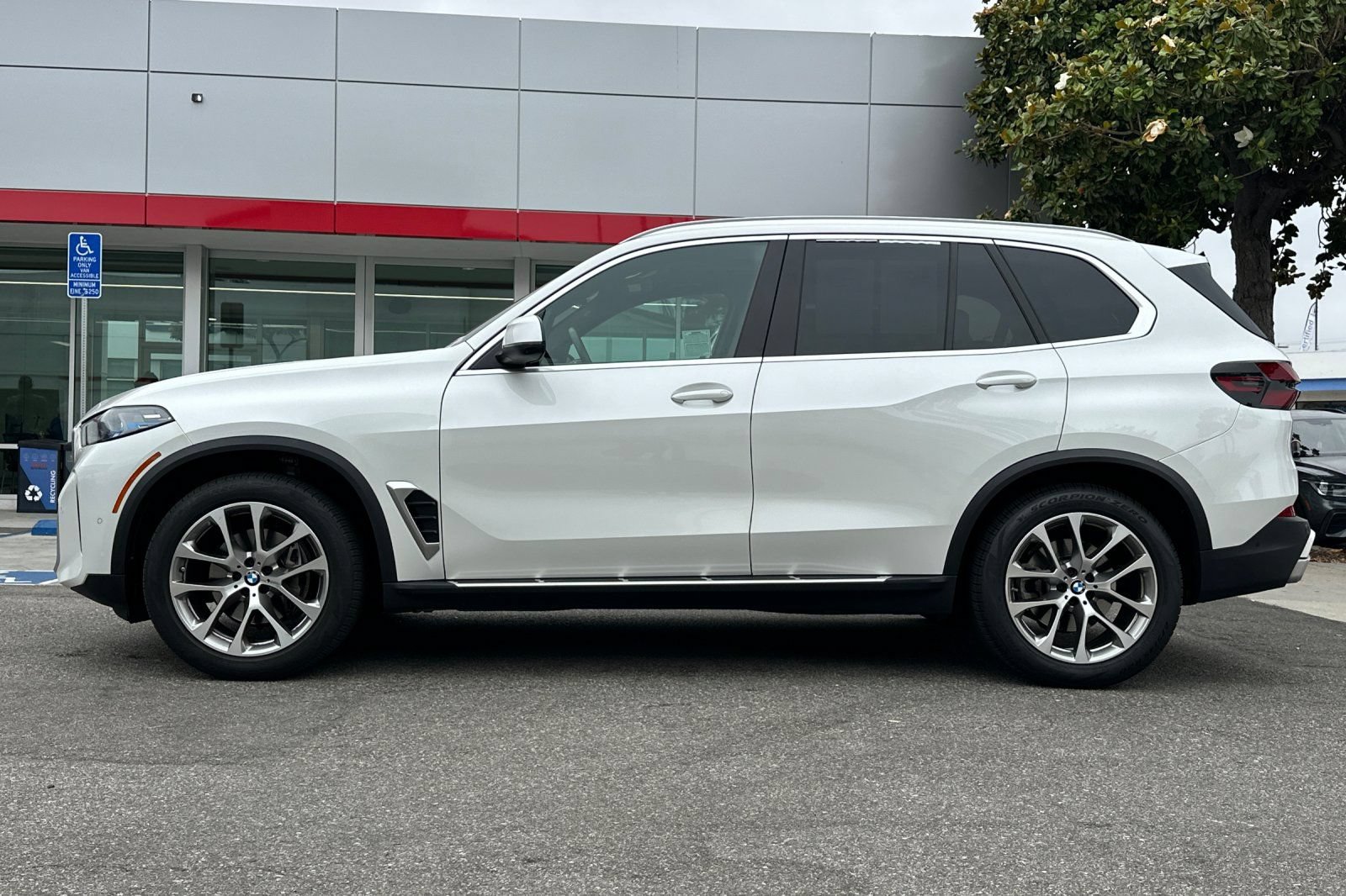 Used 2025 BMW X5 sDrive40i RWD image 6