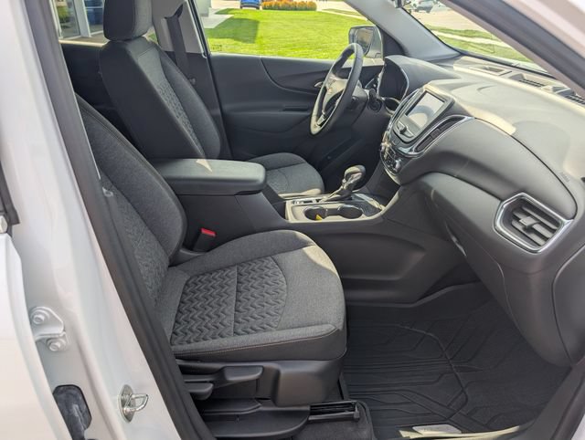 Used 2024 Chevrolet Equinox LT w/ LPO, Floor Liner Package FWD image 4