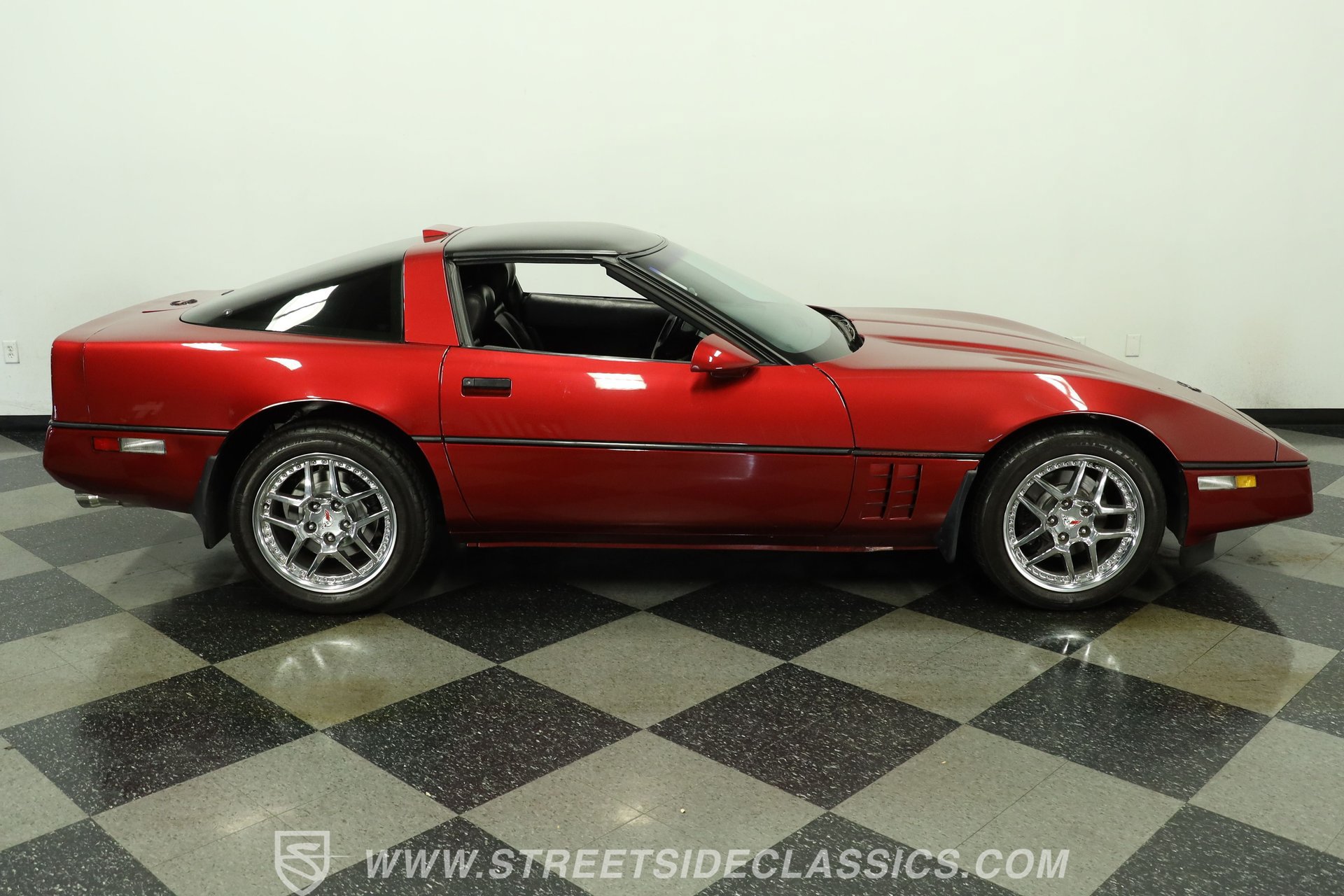 Used 1990 Chevrolet Corvette Coupe RWD image 13