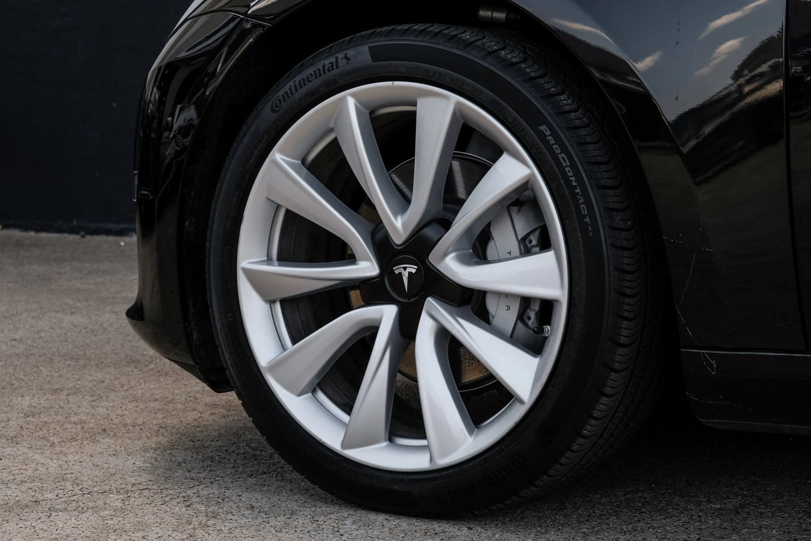 Used 2018 Tesla Model 3 Long Range RWD image 52