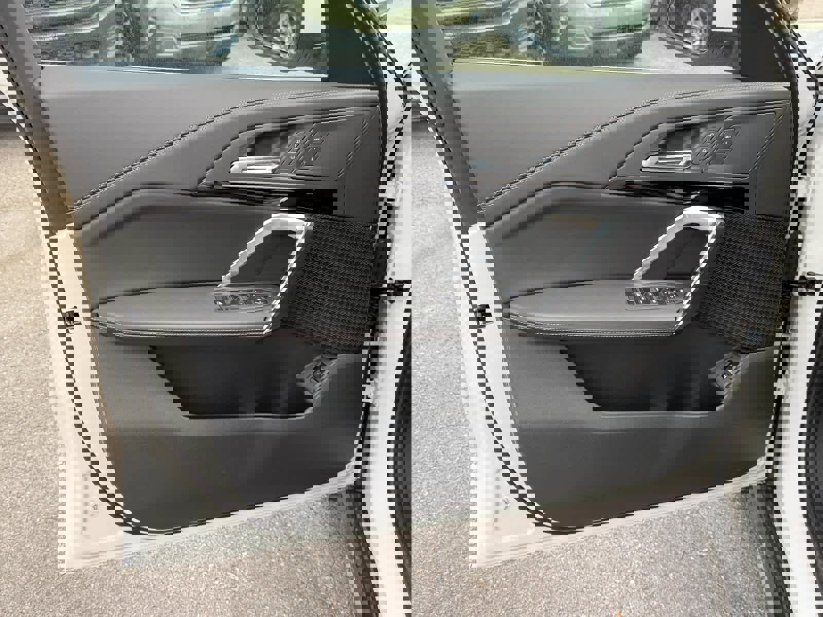 New 2026 BMW X1 xDrive28i w/ Technology Package image 16