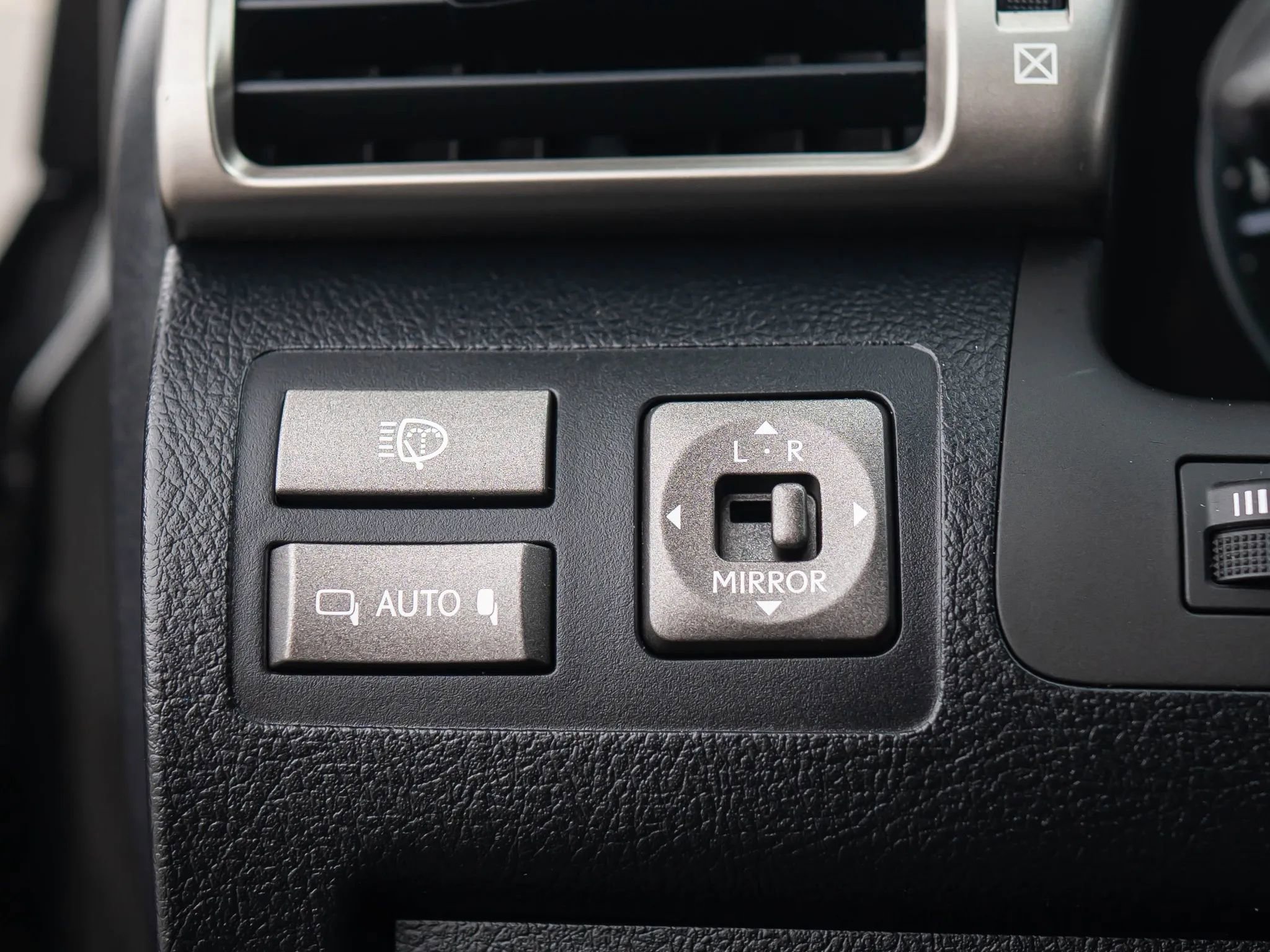 Used 2015 Lexus LX 570 4WD image 46