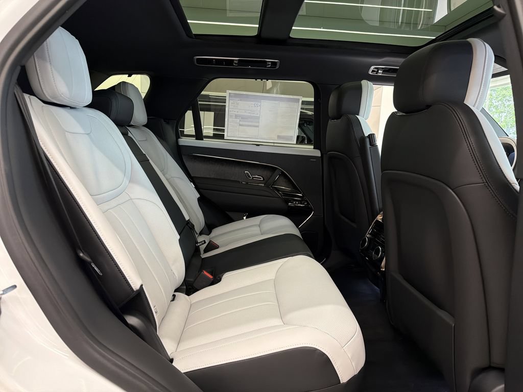 New 2026 Land Rover Range Rover Sport Dynamic SE AWD/4WD image 15