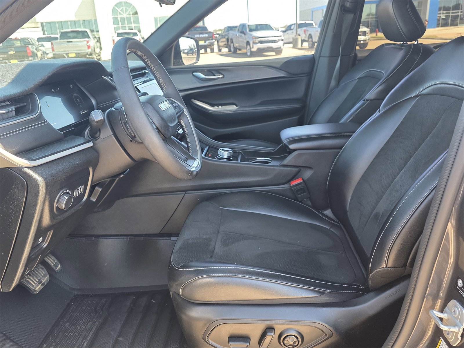 Used 2024 Jeep Grand Cherokee Altitude image 21