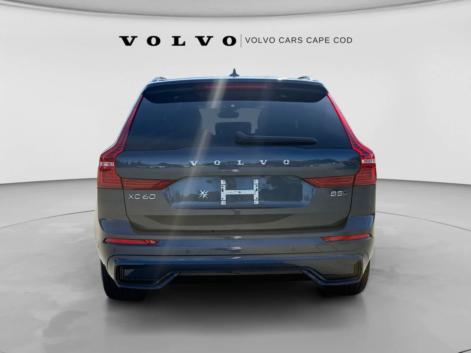 Used 2024 Volvo XC60 B5 Plus w/ Climate Package AWD/4WD image 6