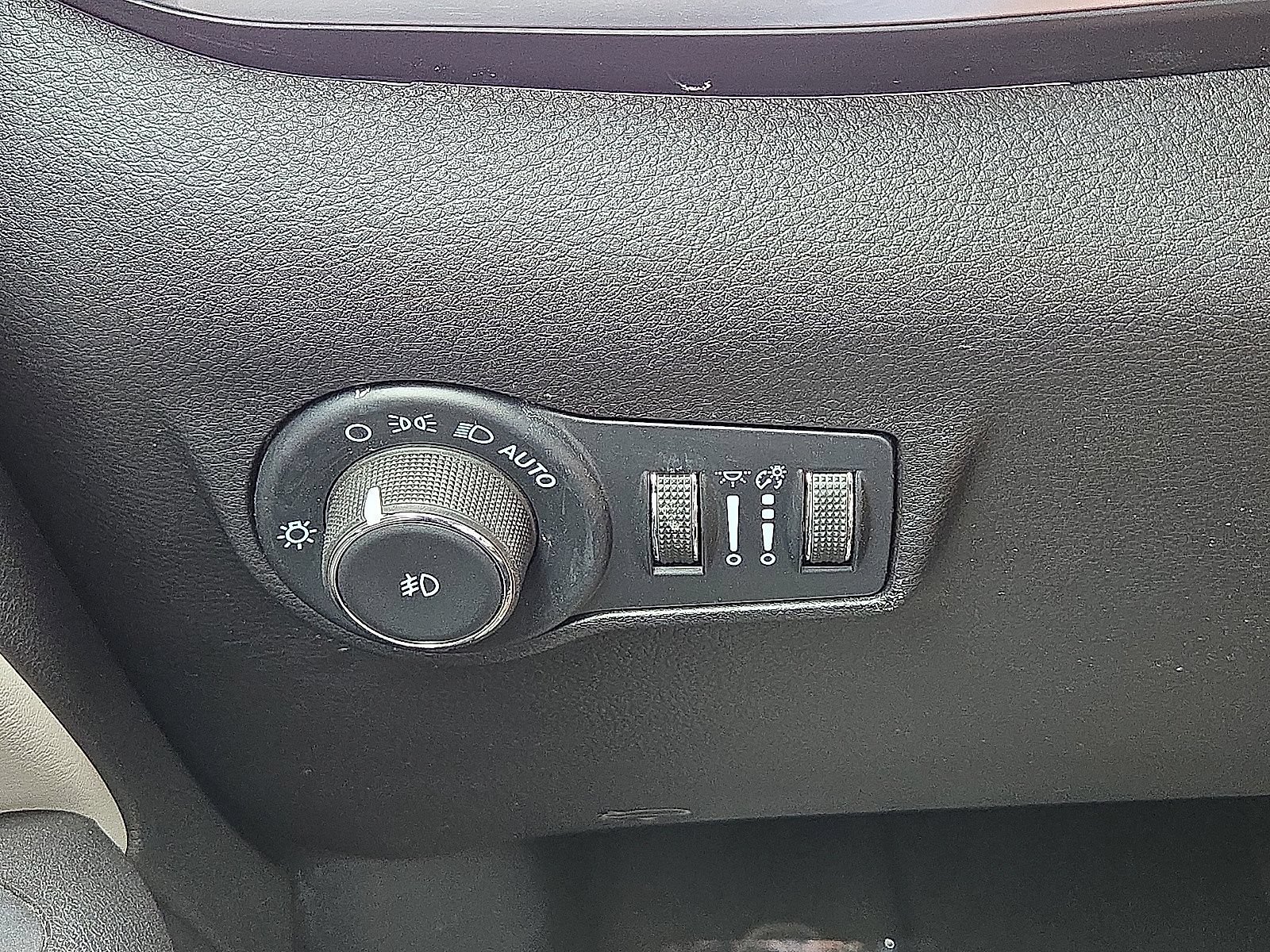 Used 2025 Jeep Compass Limited AWD/4WD image 25