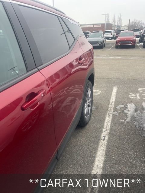 Used 2023 GMC Terrain SLT image 2