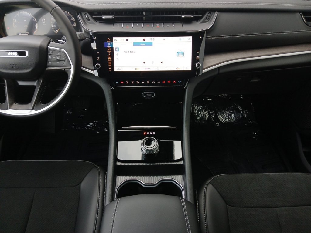 New 2027 Jeep Grand Cherokee L 2WD image 3