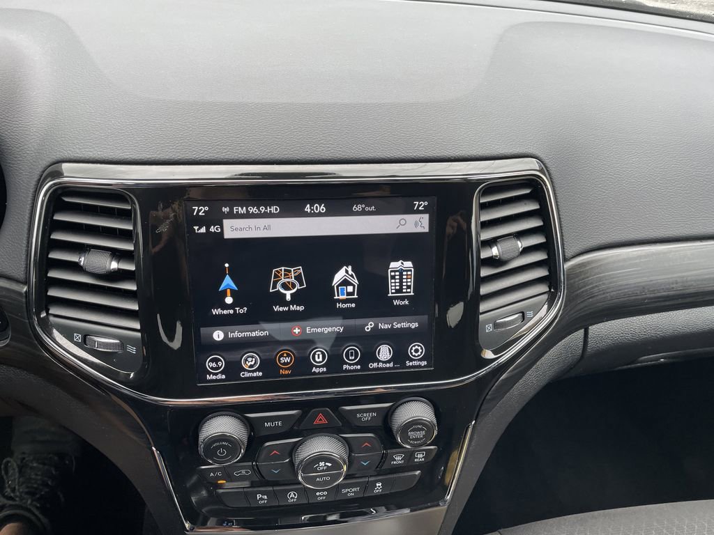 Certified 2022 Jeep Grand Cherokee Laredo E AWD/4WD image 18