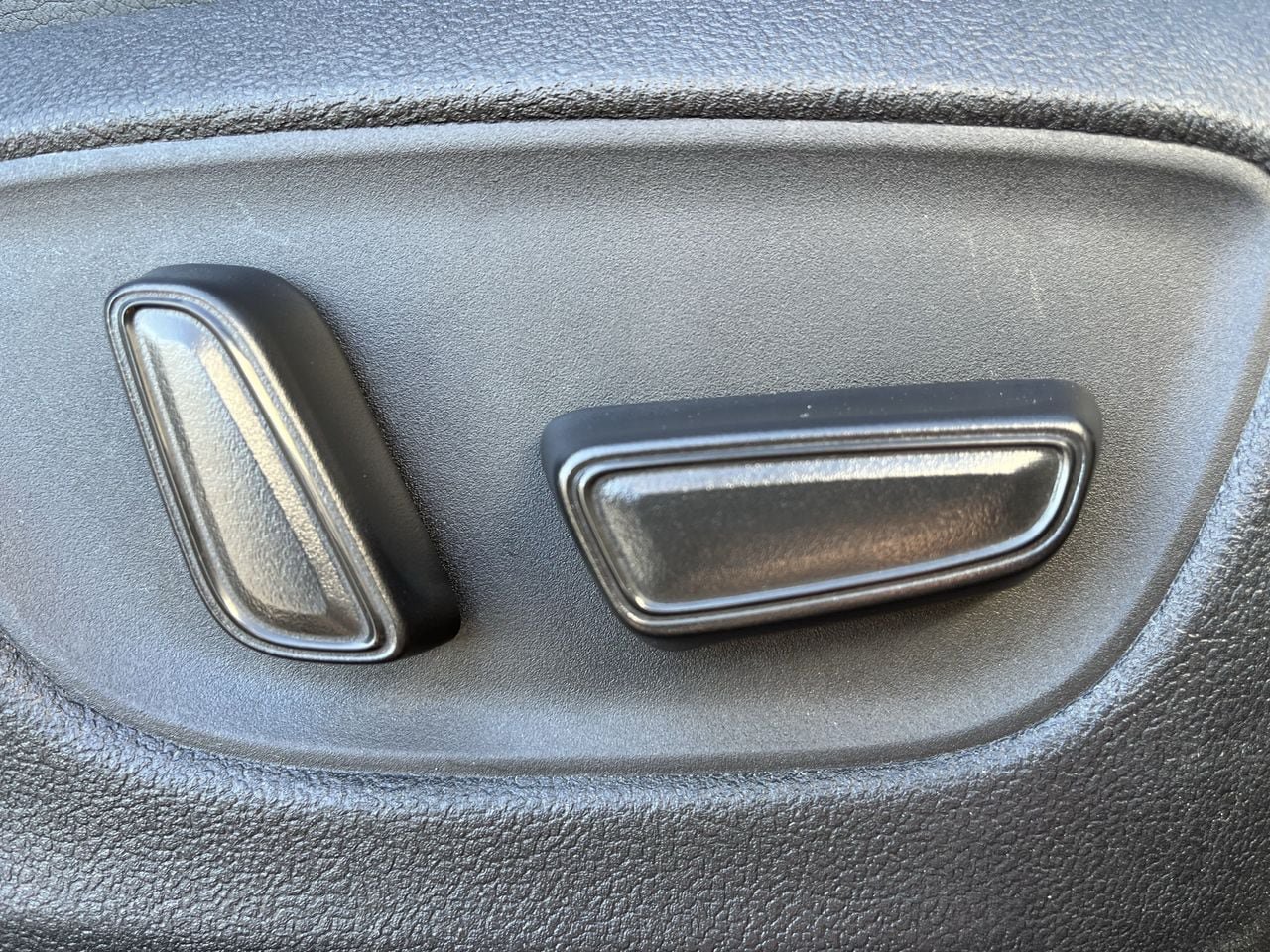 Used 2025 Toyota Sienna Platinum FWD image 26