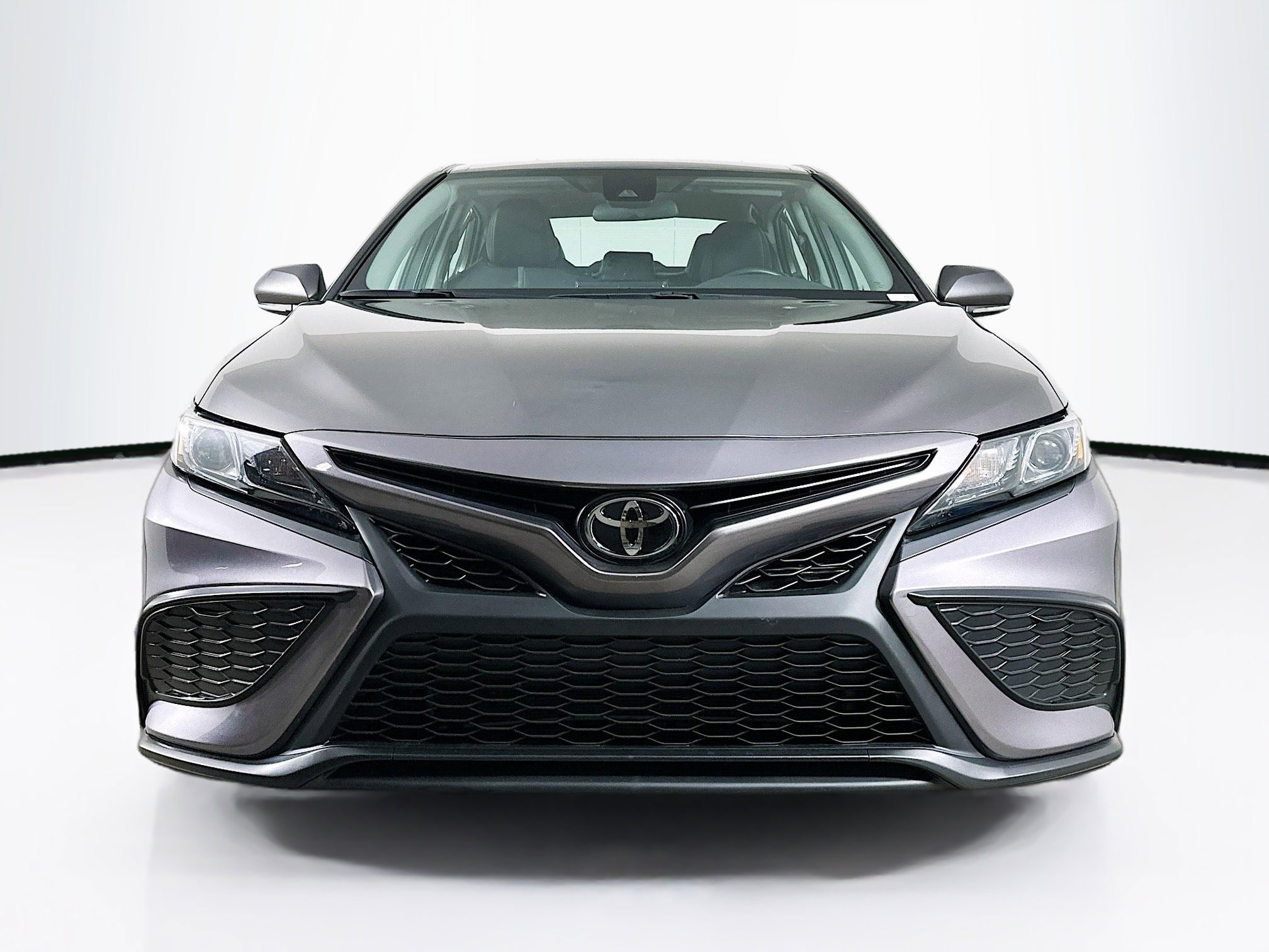 Used 2024 Toyota Camry SE image 2