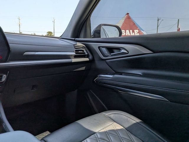 Used 2025 Chevrolet Traverse LT w/ Midnight/Sport Edition FWD image 17