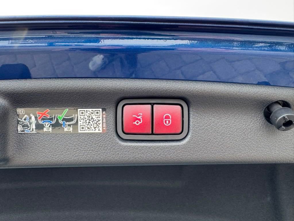 Used 2025 Mercedes-Benz C 43 AMG 4MATIC Sedan image 17