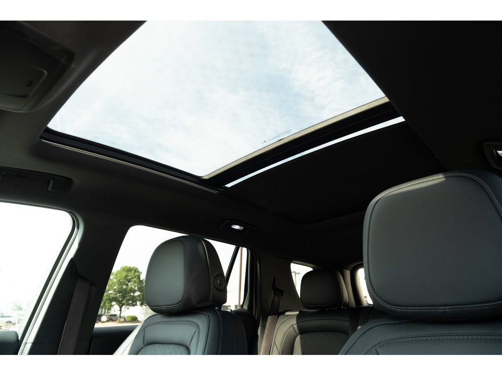 Used 2026 Chevrolet Equinox LT w/ Convenience Package II FWD image 16