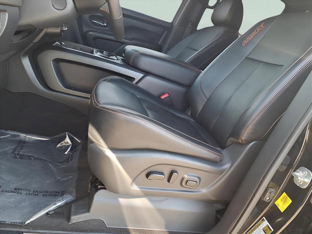 Used 2024 Nissan Titan PRO-4X w/ Pro-4x Convenience Package image 16