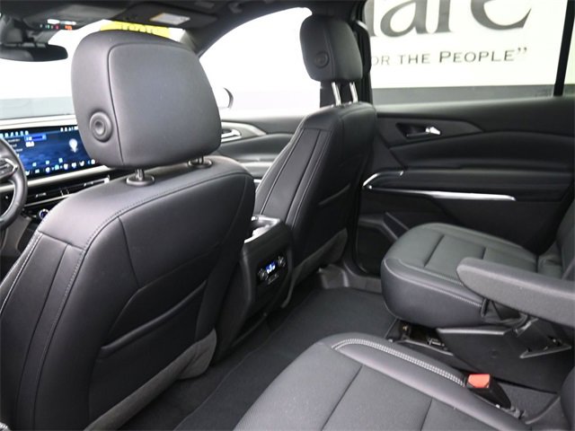 Used 2025 Chevrolet Traverse LT image 24