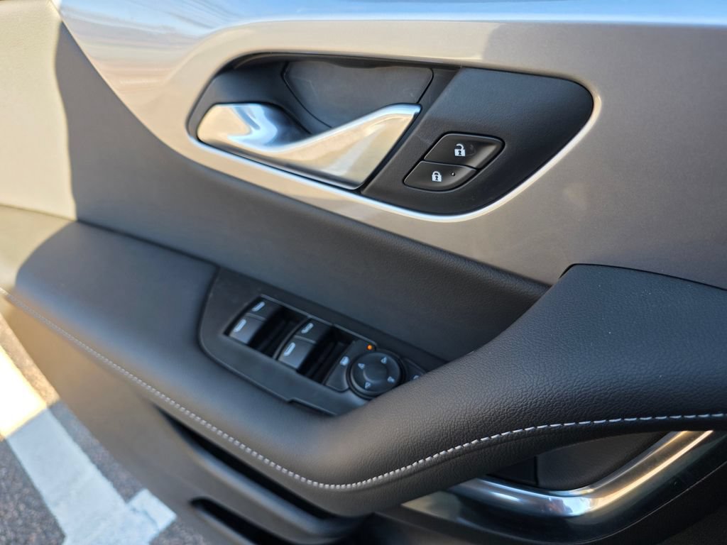 New 2025 Chevrolet Blazer LT w/ LPO, Floor Liner Package FWD image 12