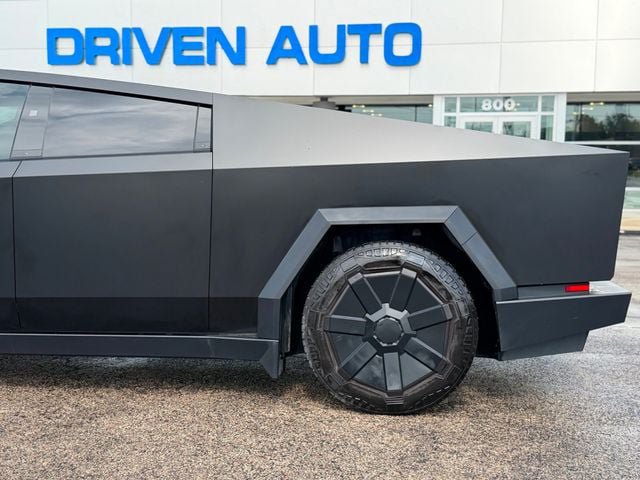 Used 2024 Tesla Cybertruck AWD Crew Cab image 9