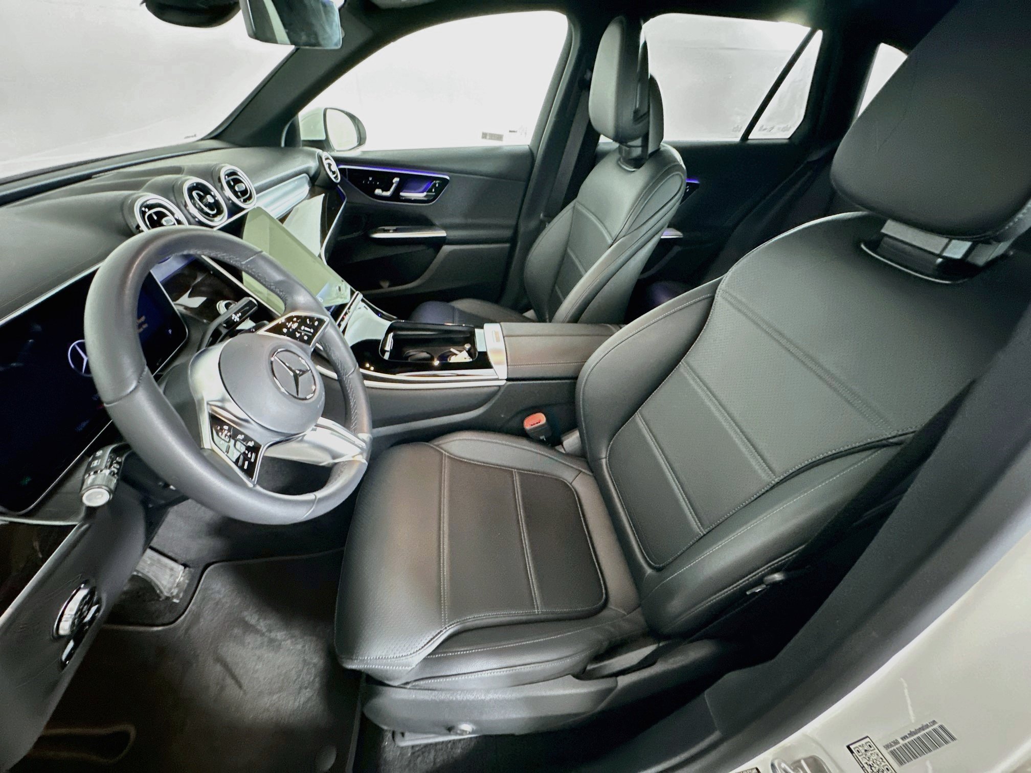 Used 2025 Mercedes-Benz GLC 300 image 13