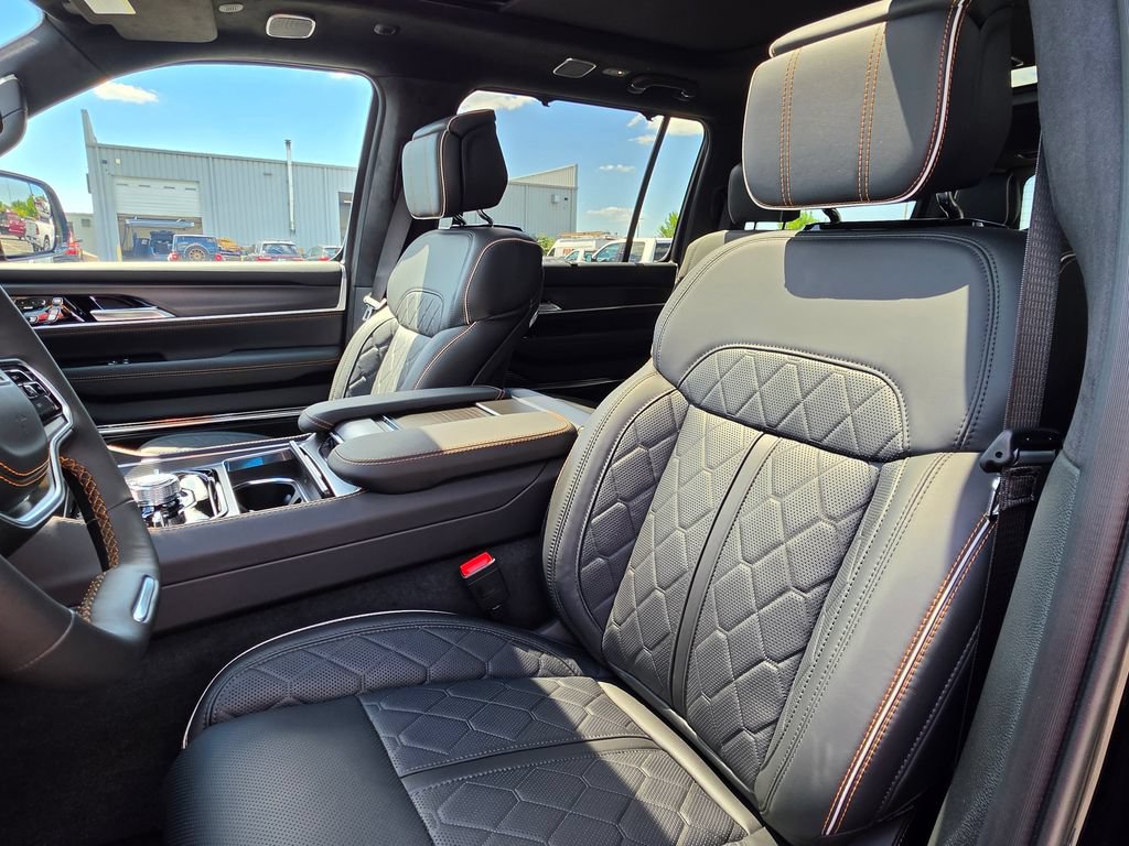New 2026 Jeep Grand Wagoneer Summit AWD/4WD image 11